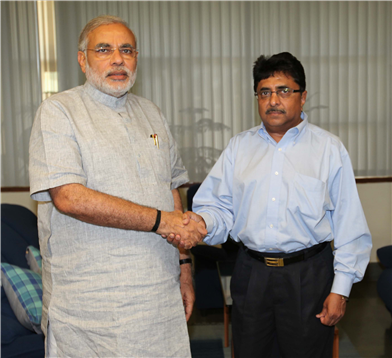 two gentleman shaking hands